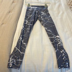 STRUT THIS X WEWOREWHAT LEGGING MARBLE GREY AND WHITE SIZE XS WITH TIE DETAIL